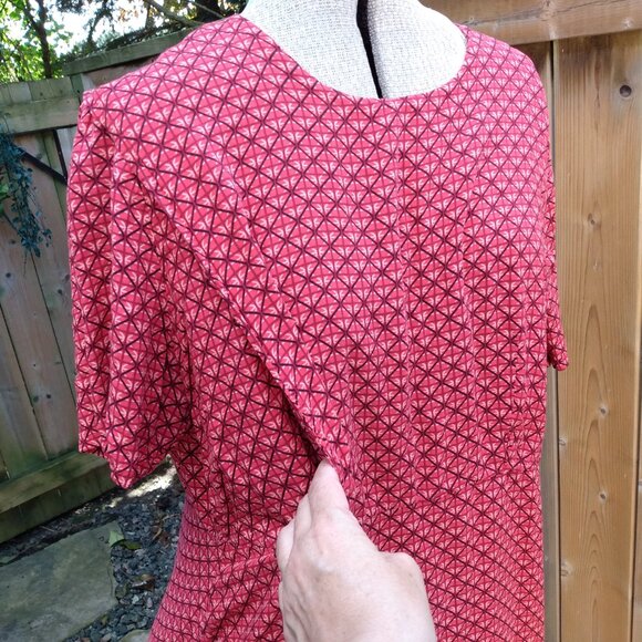 Amish Mennonite Cape Dress 42" Bust 38" Waist Rayon Red Black Handmade Modest - Picture 5 of 8